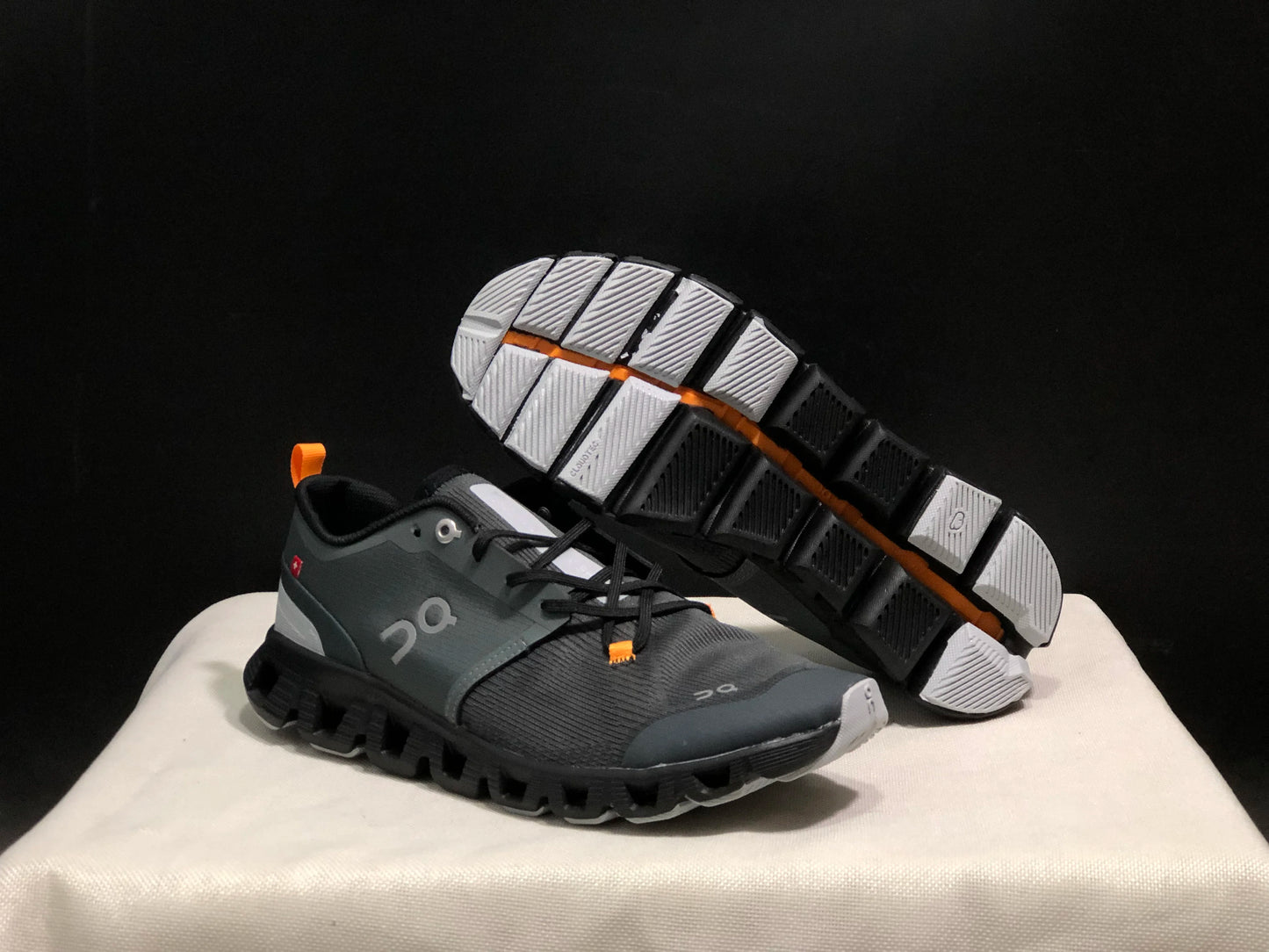 Men and Women Long Distance Running Shoes